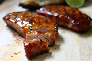 chuletas-grill-salsa-tamarindo